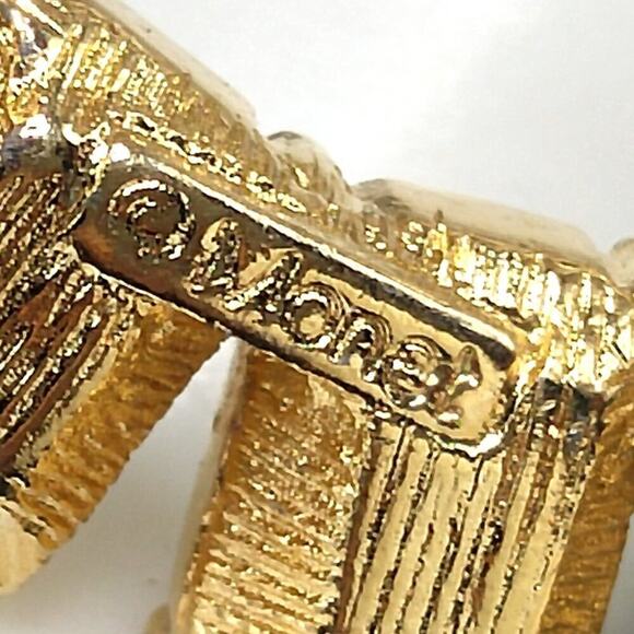 Vintage Monet Clear Rhinestone Round Brooch, Gold Plated, 1 1/2 Inches - Picture 4 of 7